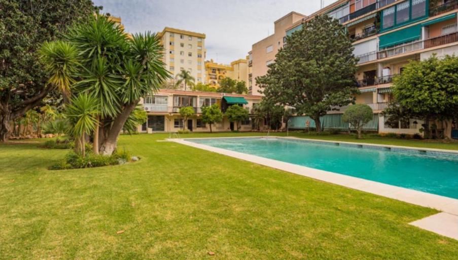 Stylish 3 Bedroom Penthouse In Marbella Centre With Large Pool Close To The Beach Екстер'єр фото